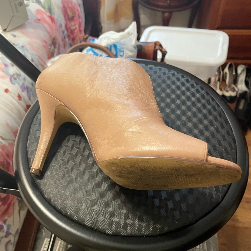 Shoes - Picture 2 of 4